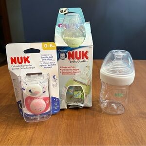 NUK 10oz and 5oz baby bottles and pacifier bundle NWT